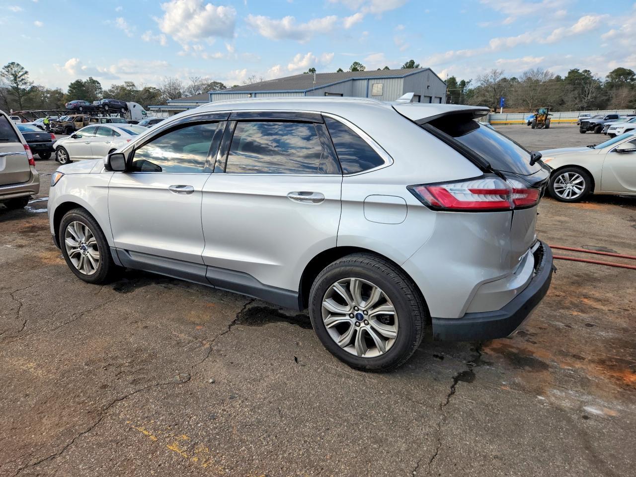 2019 Ford Edge Titanium - Фото 2