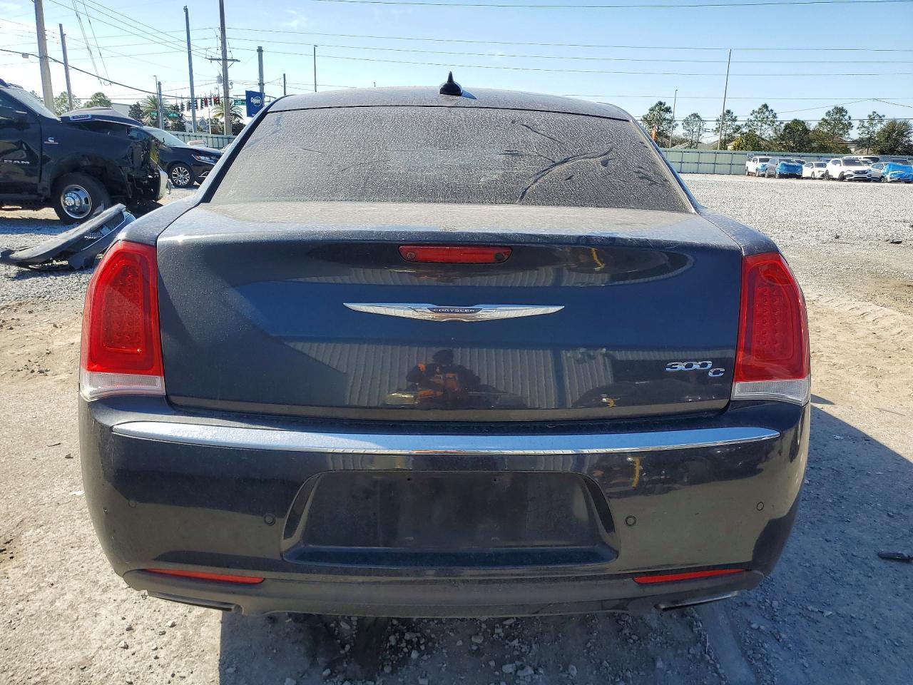 2017 Chrysler 300C - Фото 6