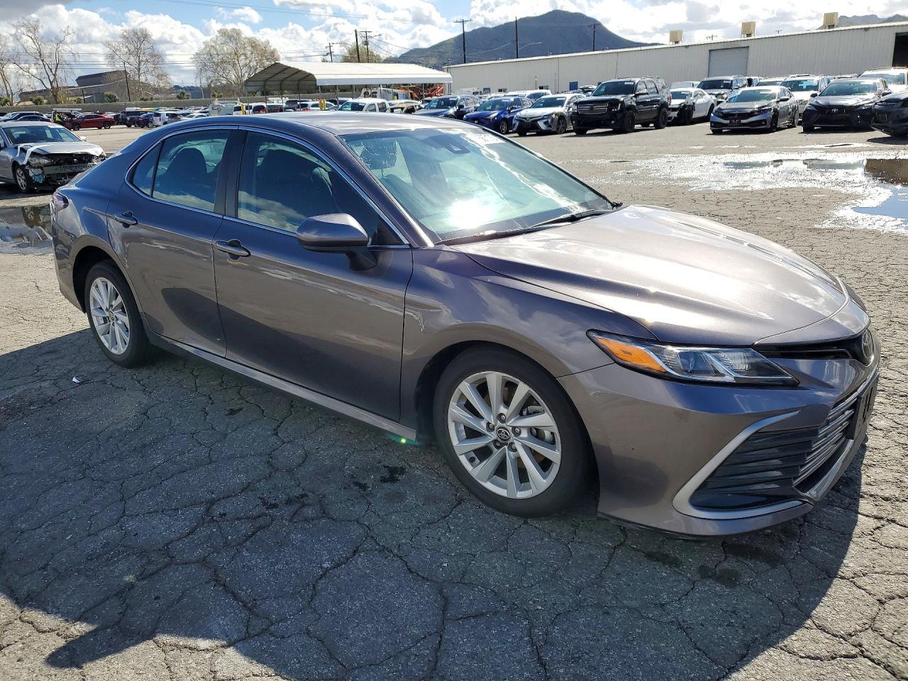 2023 Toyota Camry Le - Фото 4