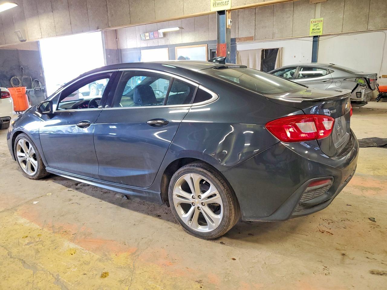 2017 Chevrolet Cruze Premier - Фото 2