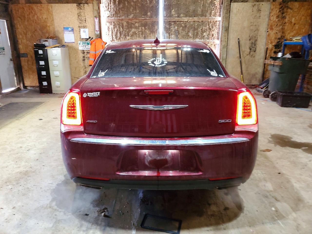 2018 Chrysler 300 Touring - Image 6