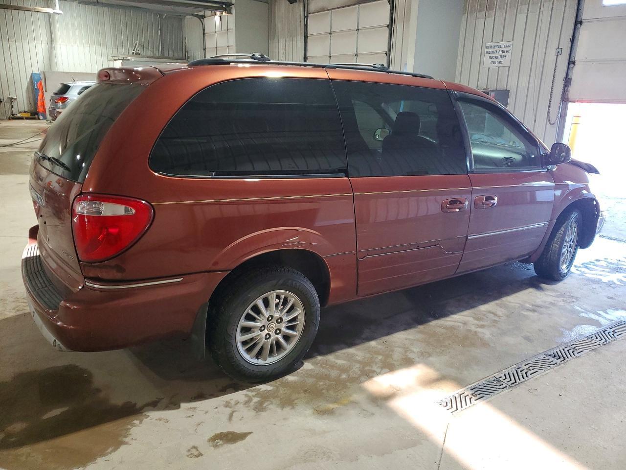 2007 Chrysler Town & Country Limited - Image 3