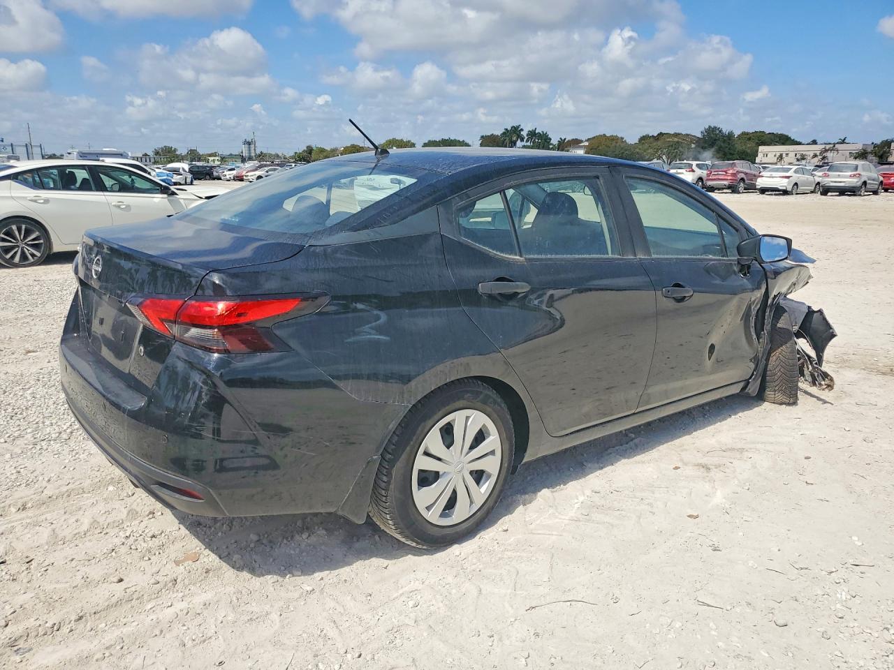 2023 Nissan Versa S - Фото 3