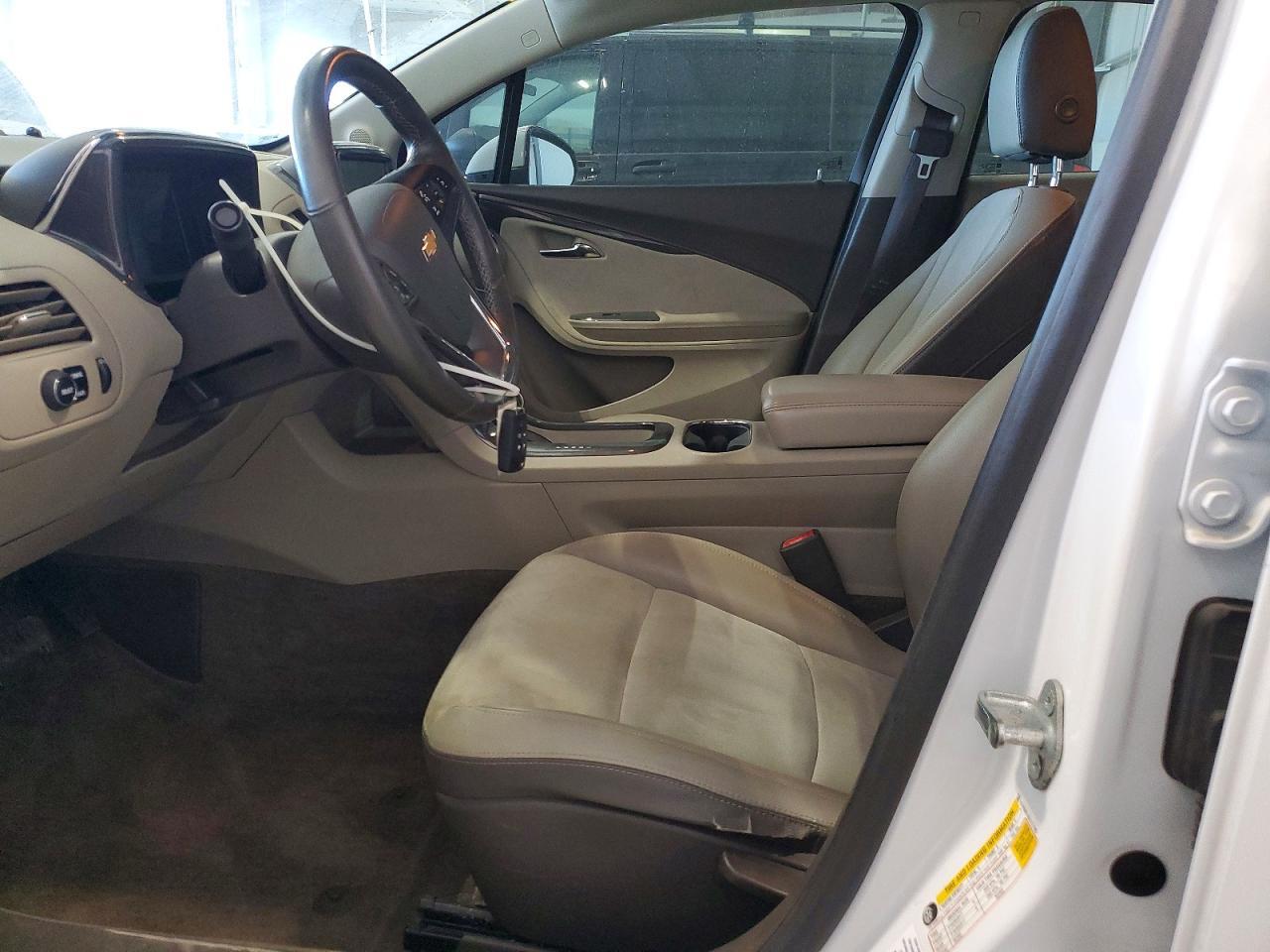 2014 Chevrolet Volt - Image 7