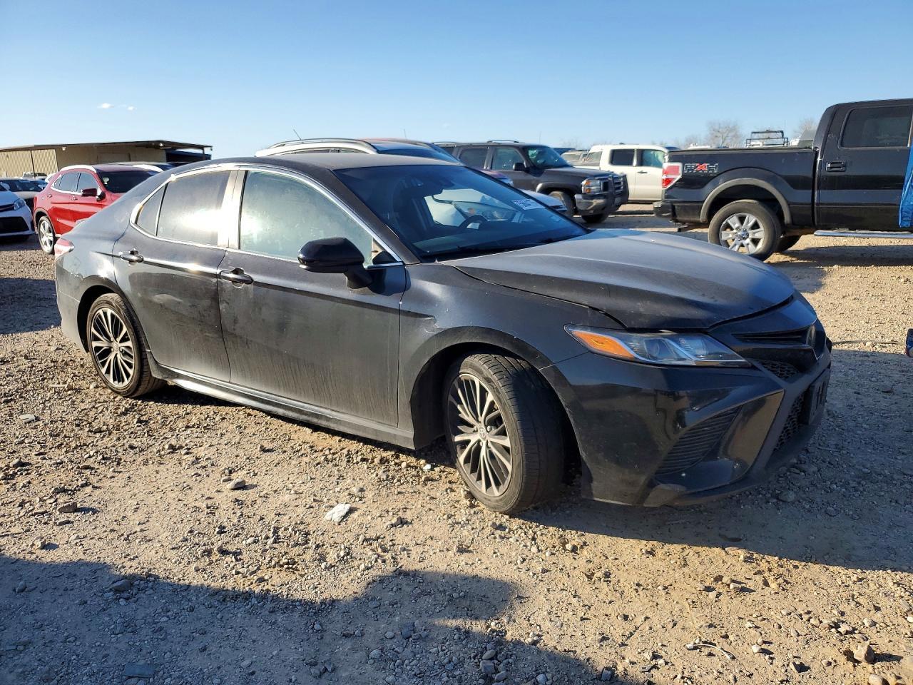 2020 Toyota Camry Se - Фото 4