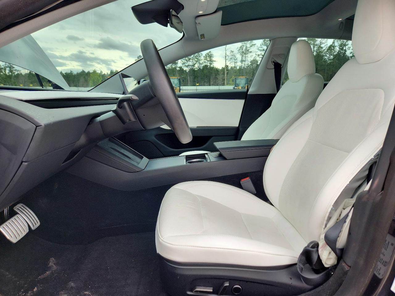 2025 Tesla Model 3 - Image 7