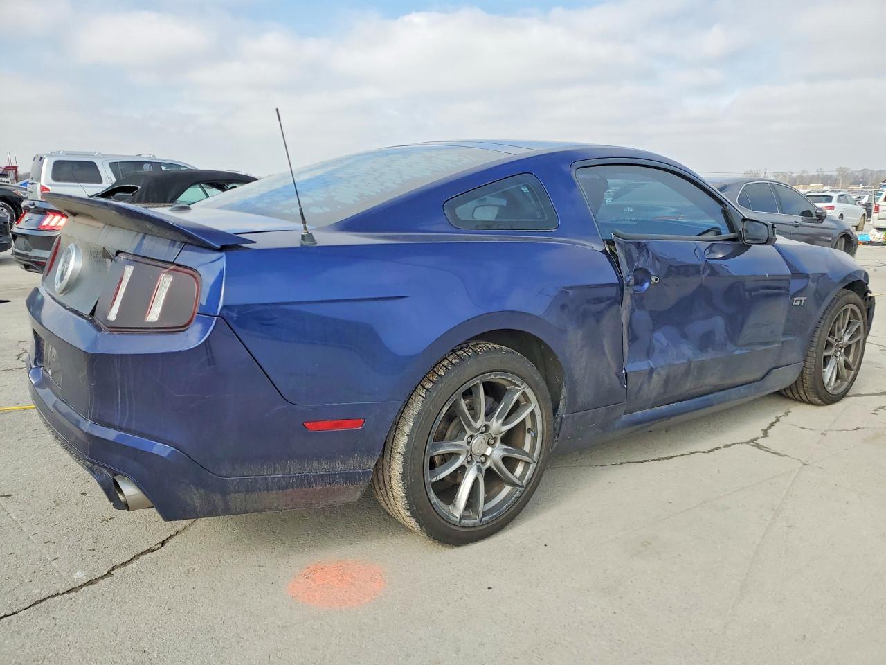 2010 Ford Mustang Gt - Фото 3