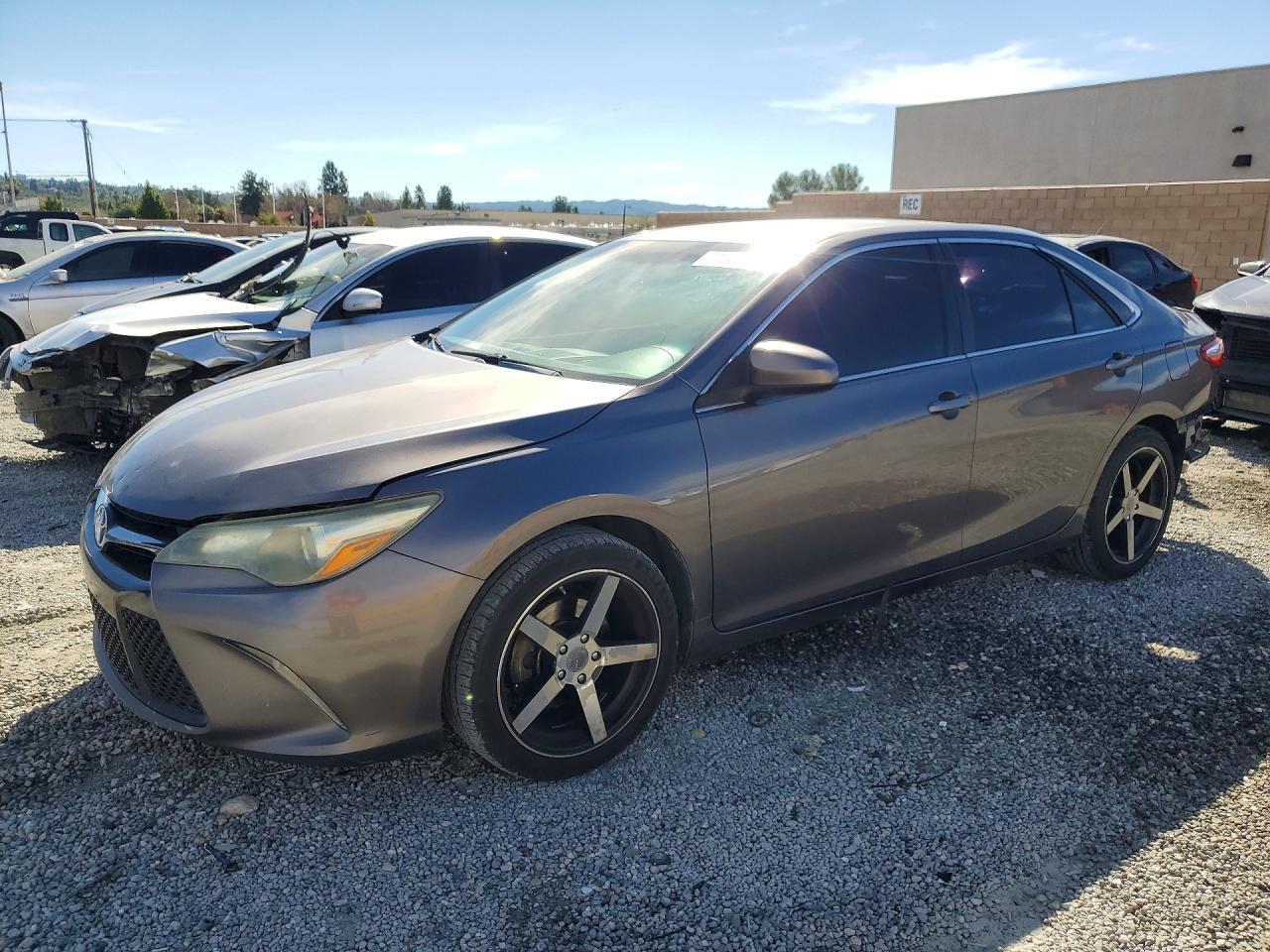 2015 Toyota Camry Hybrid Le