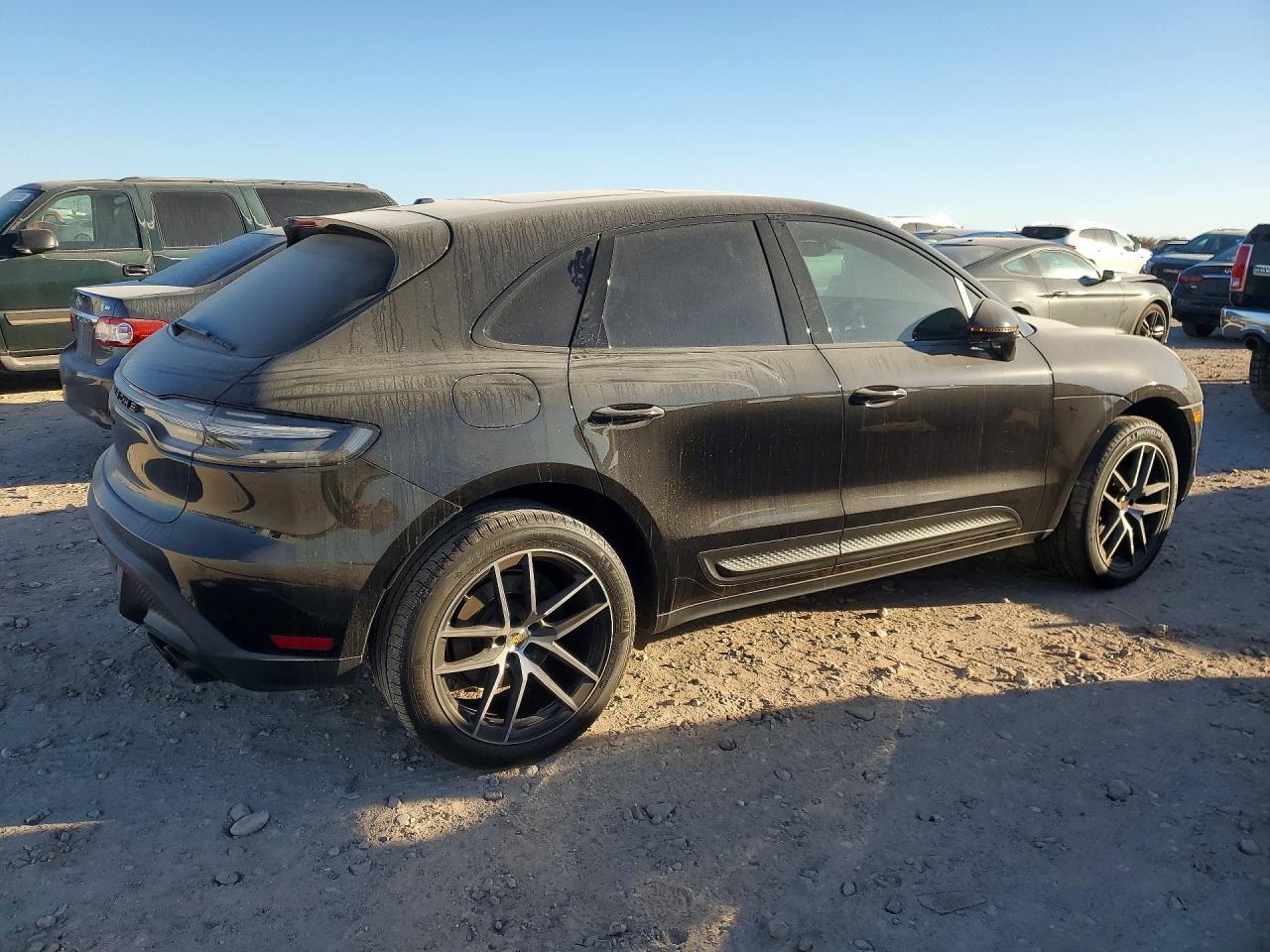 2024 Porsche Macan Base - Image 3