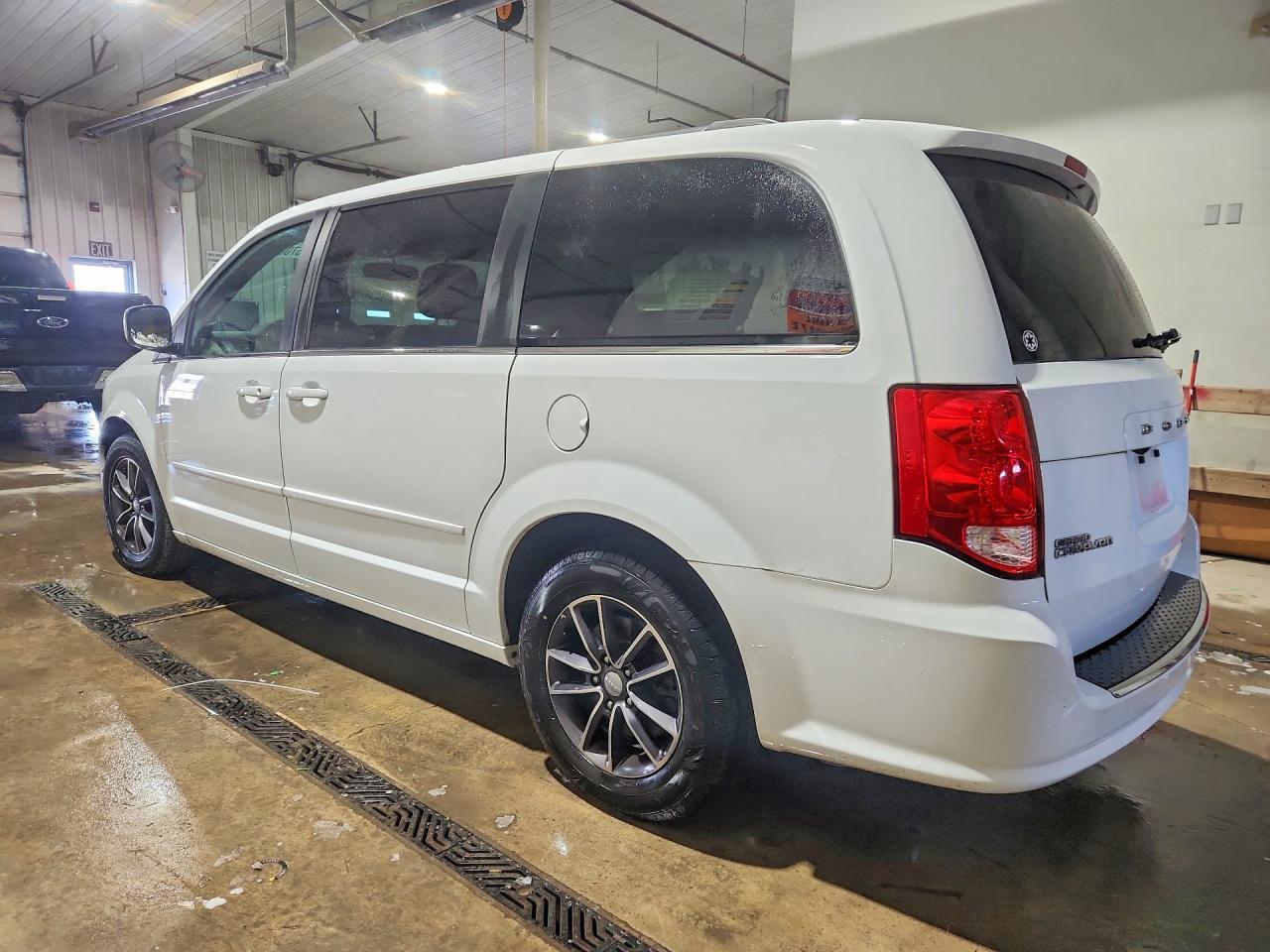 2017 Dodge Grand Caravan Sxt - Фото 2