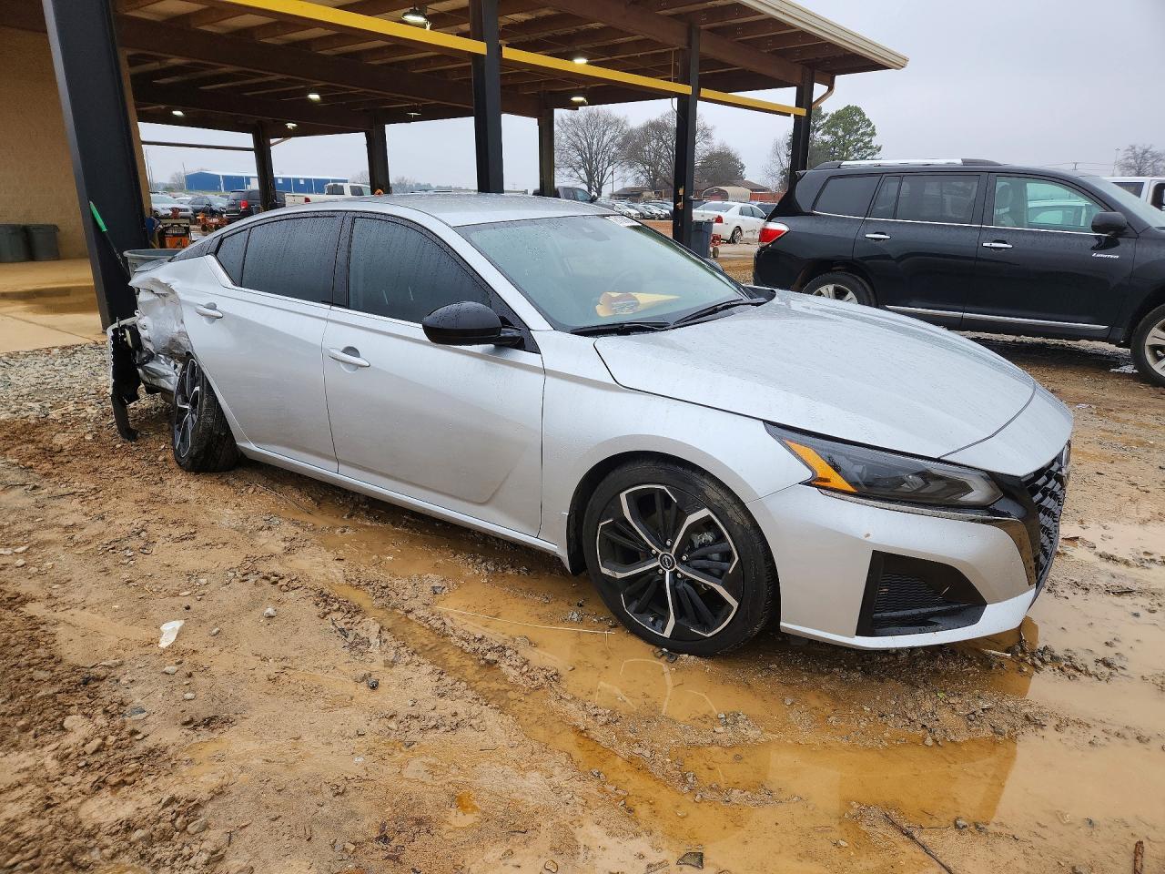 2023 Nissan Altima Sr - Image 4