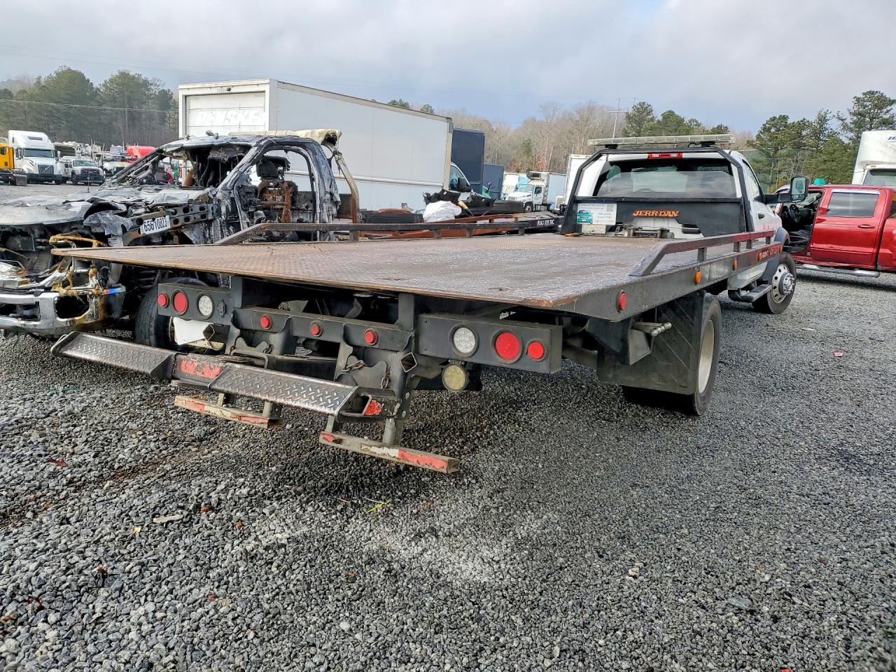 2018 Ram 5500 - Image 3