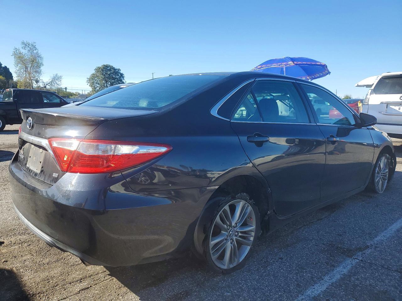 2016 Toyota Camry Le - Фото 3