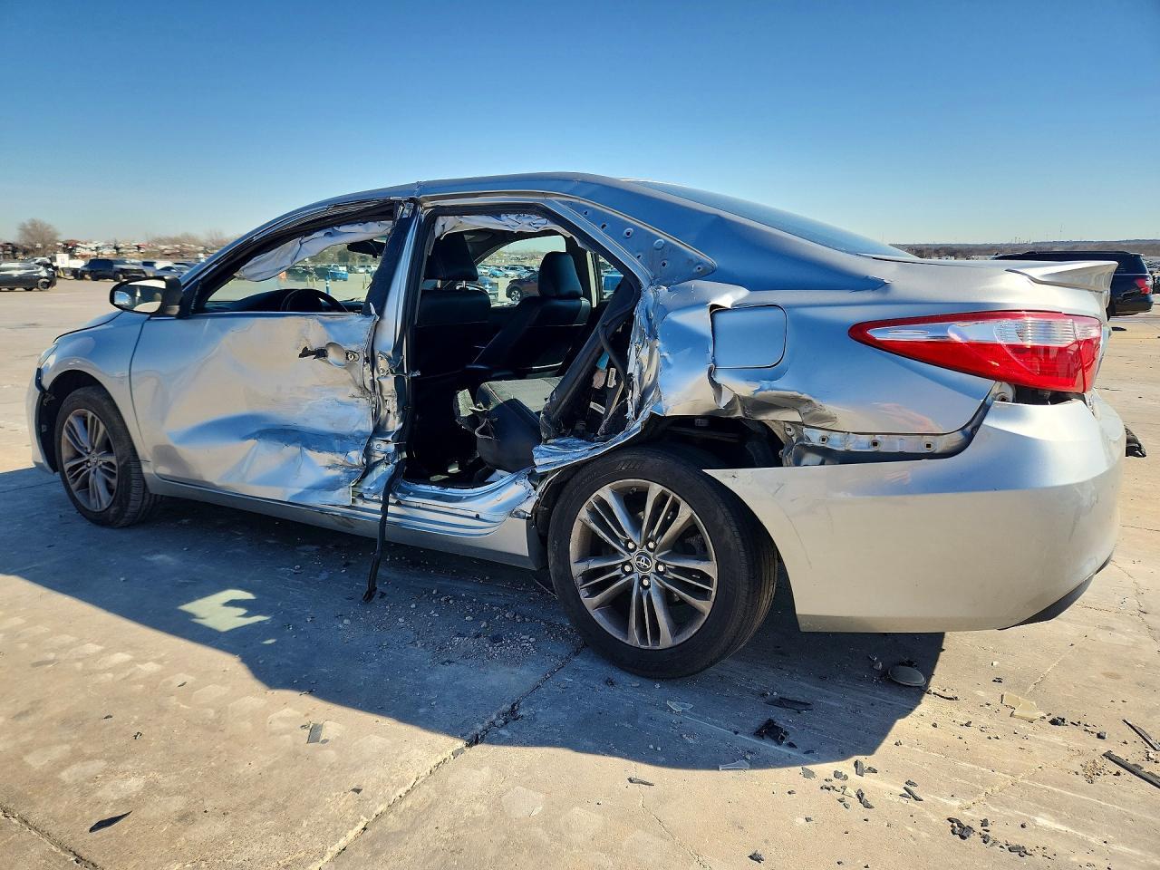 2016 Toyota Camry Se - Фото 2