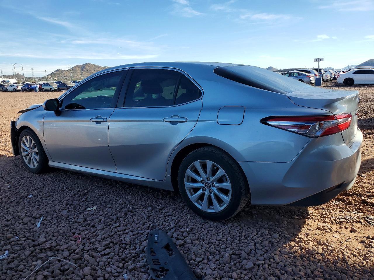 2018 Toyota Camry Le - Фото 2