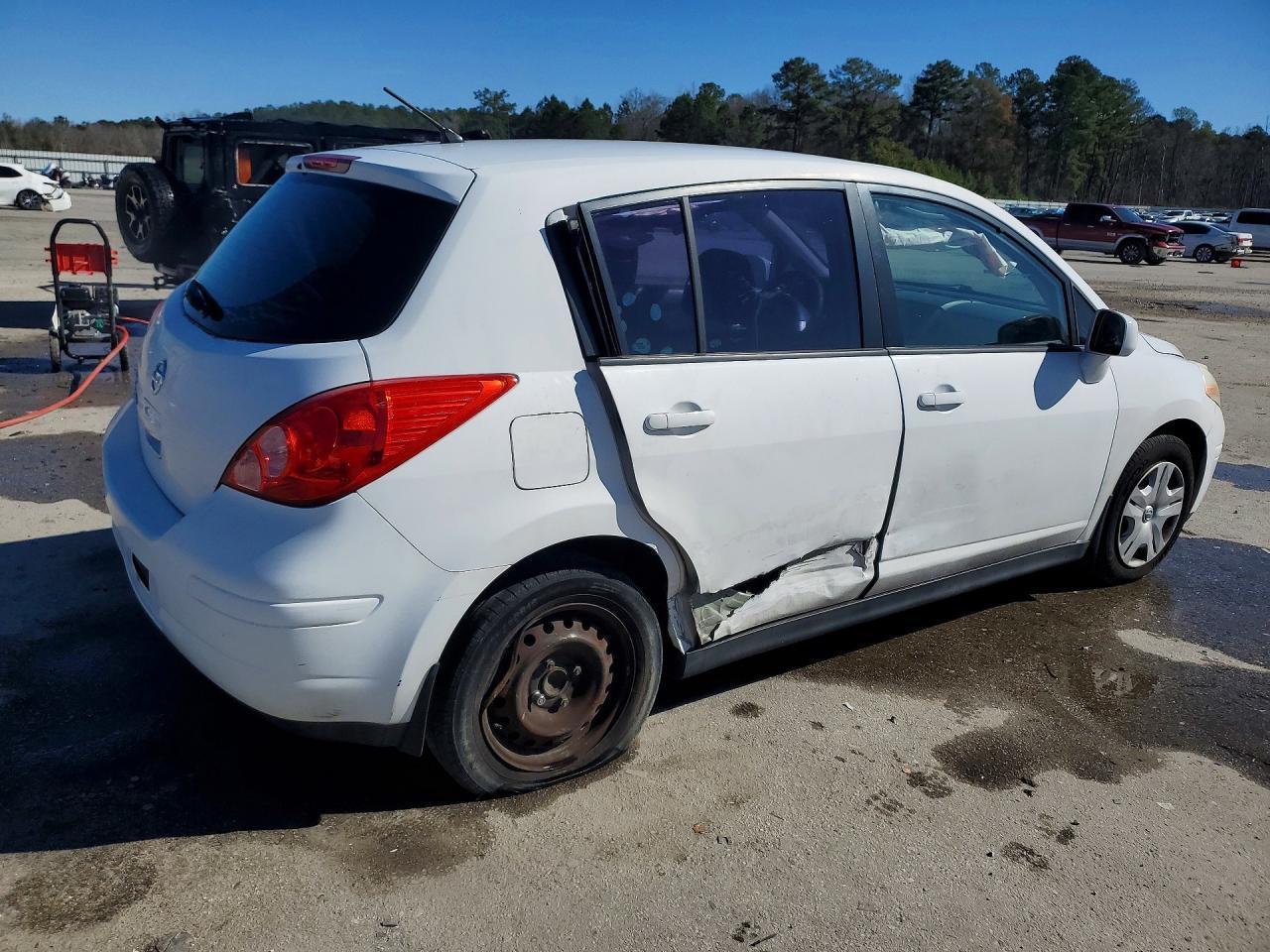 2011 Nissan Versa 1.8 S - Фото 3