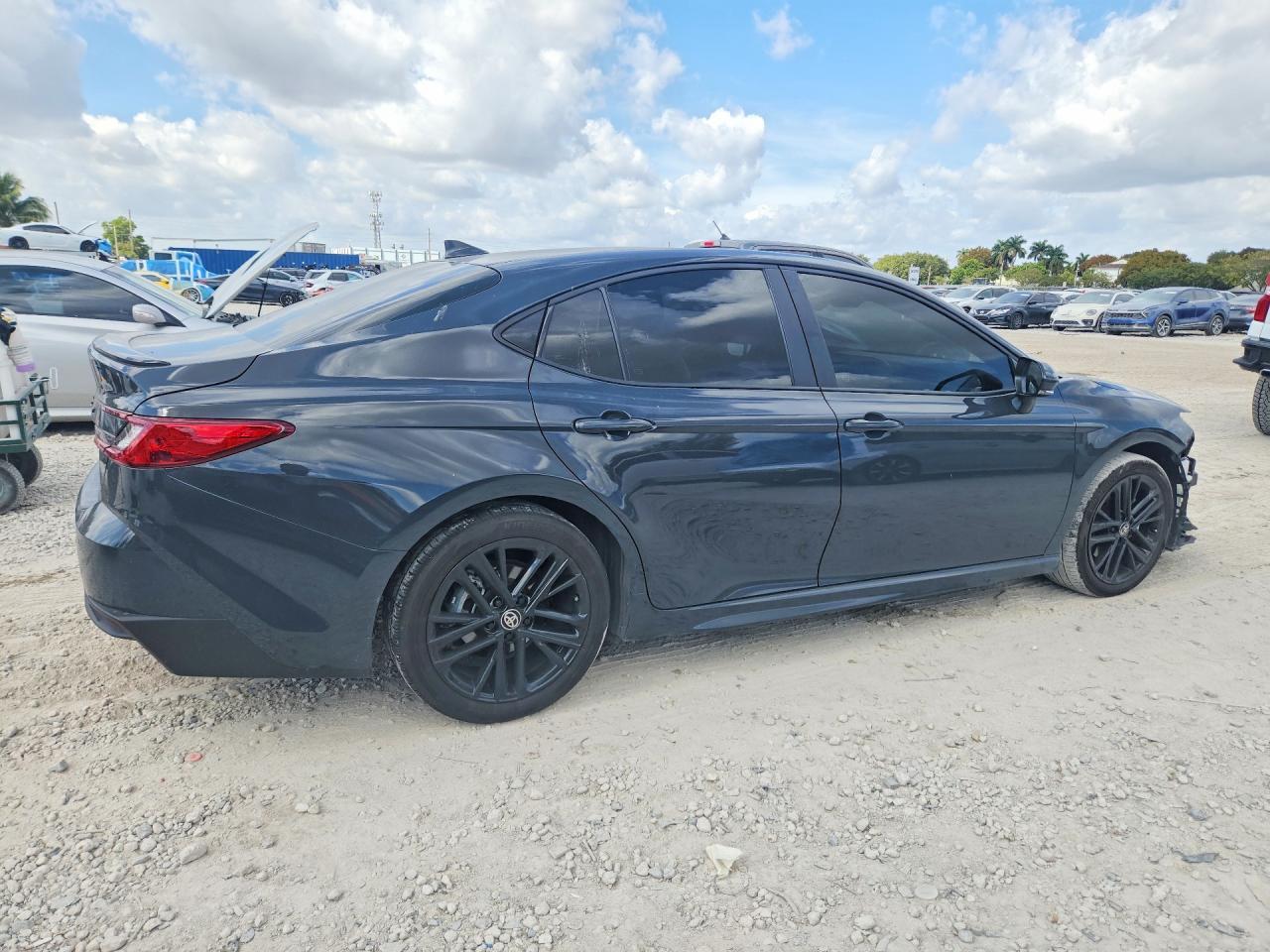2025 Toyota Camry Se - Image 3