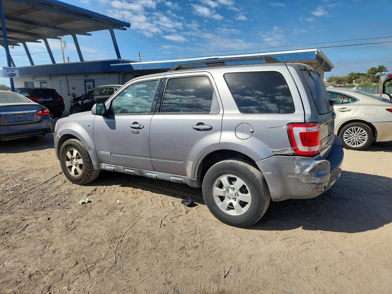 2008 Ford Escape Limited - Image 2