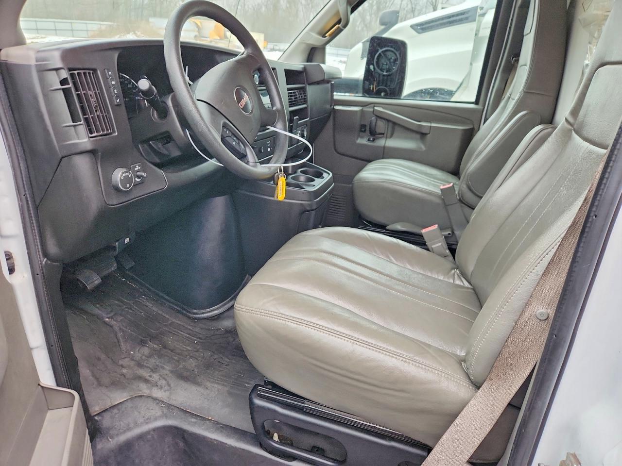 2022 GMC G3500 Box Truck *** Prior Fleet *** - Фото 7