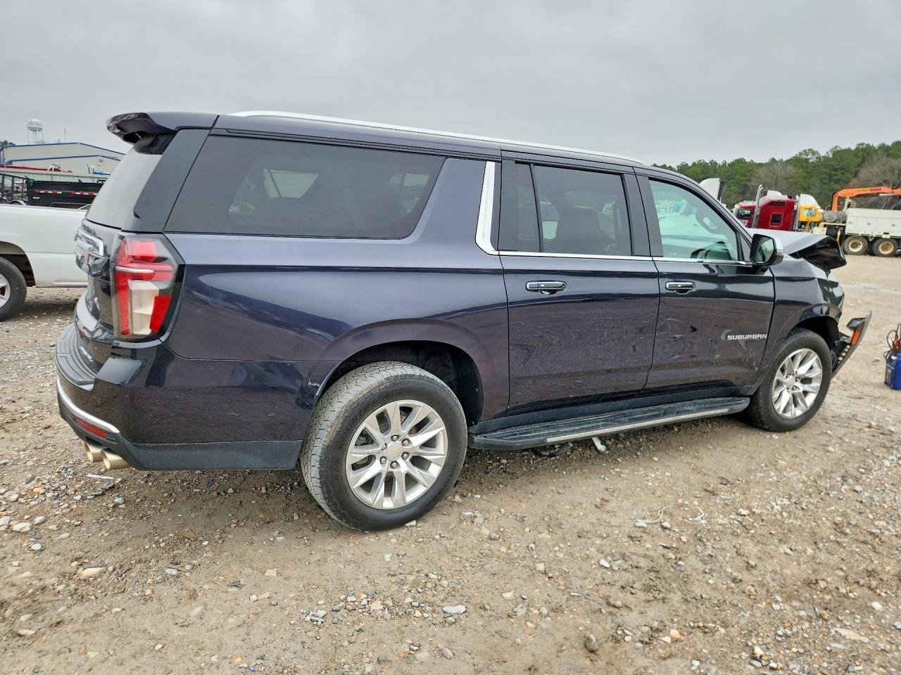 2022 Chevrolet Suburban K1500 Premier - Image 3