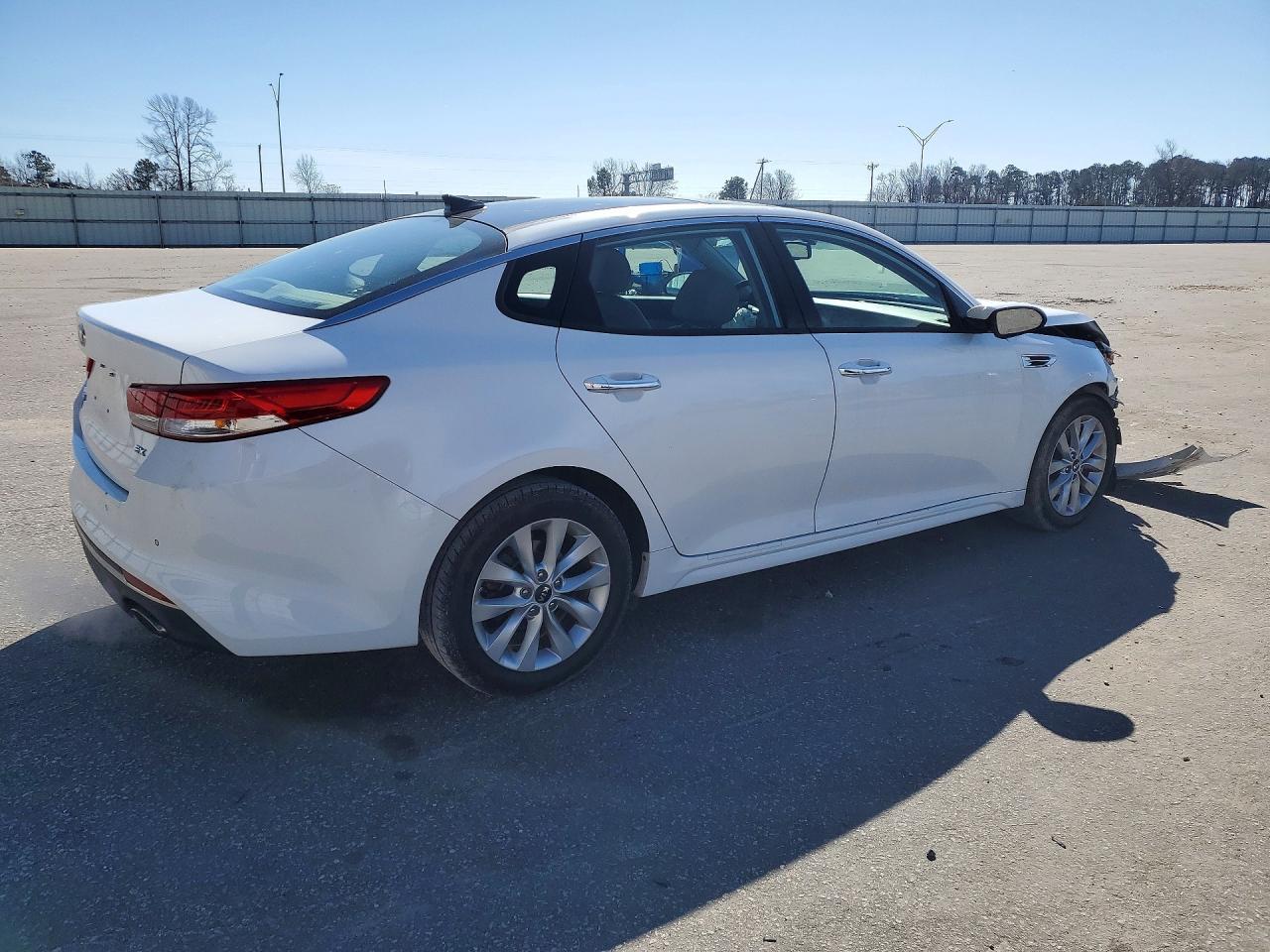 2016 Kia Optima Ex - Image 3