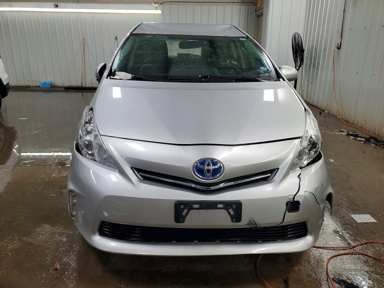 2012 Toyota Prius V - Image 5