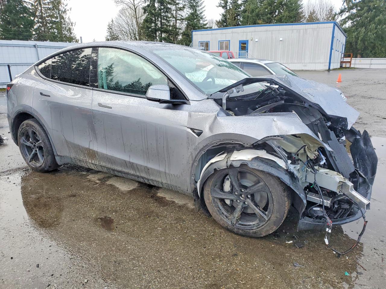 2026 Tesla Model Y - Фото 4