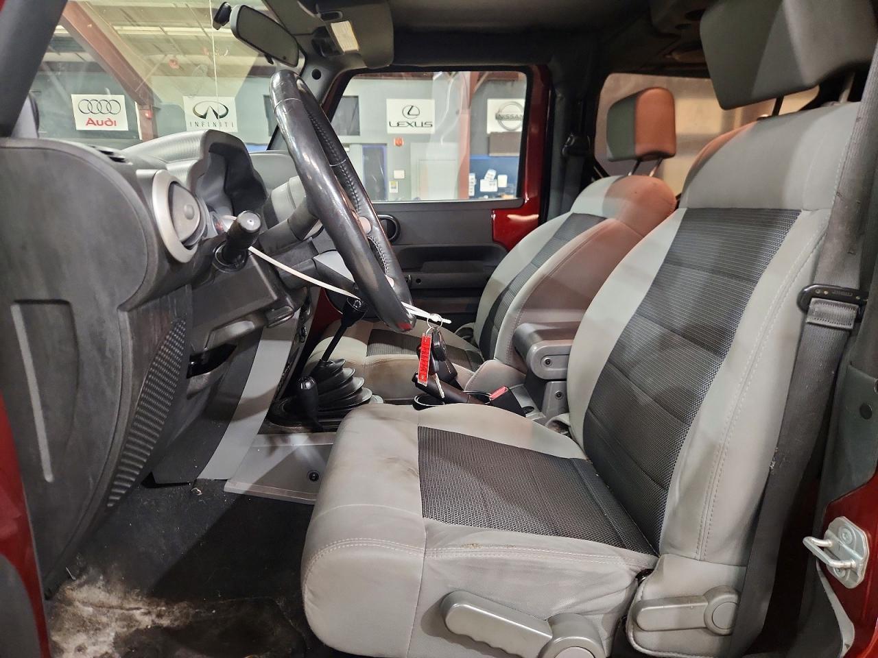 2010 Jeep Wrangler Sahara - Фото 7