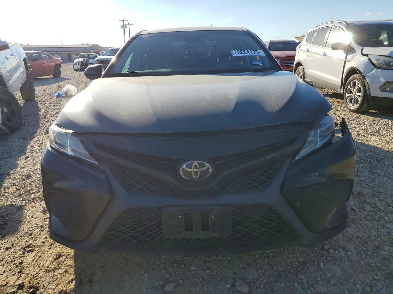 2020 Toyota Camry Se - Фото 5