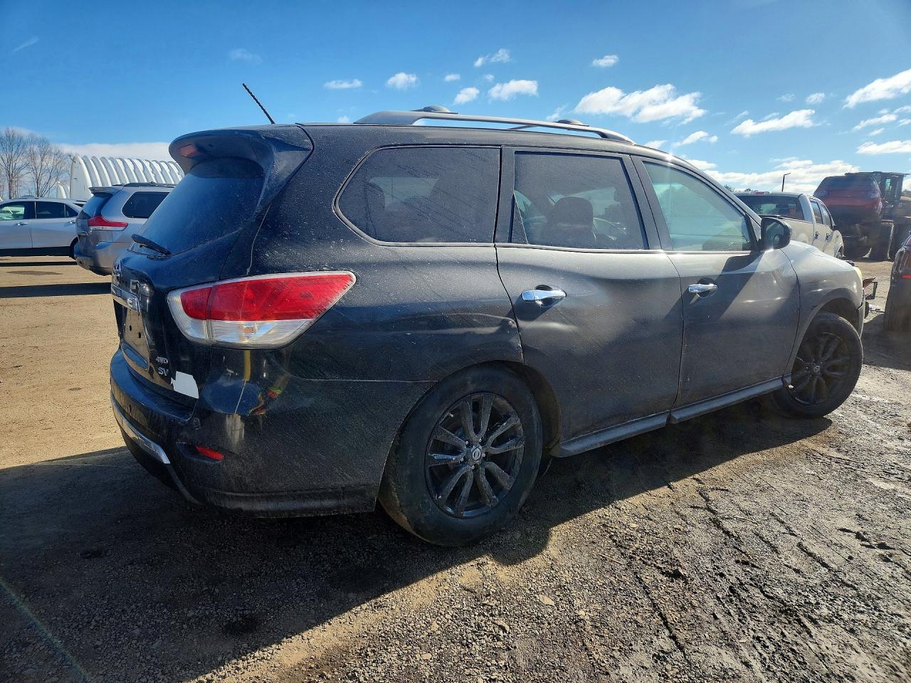 2016 Nissan Pathfinder S - Image 3