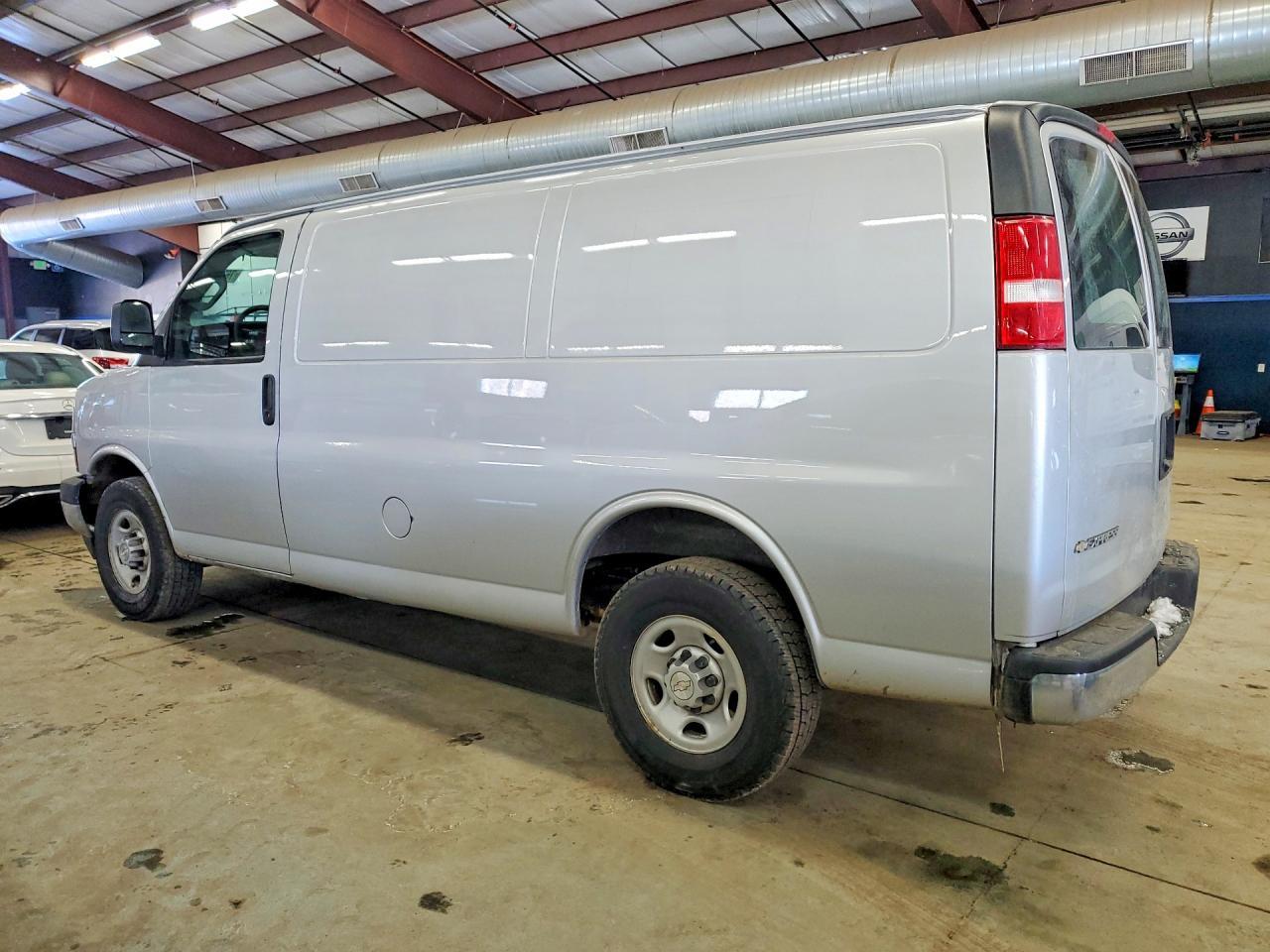 2019 Chevrolet Express G2500 - Фото 2