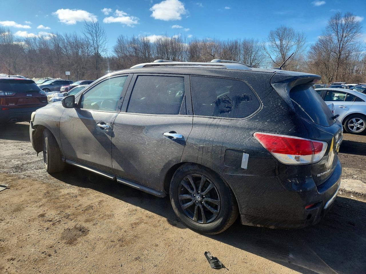 2016 Nissan Pathfinder S - Image 2