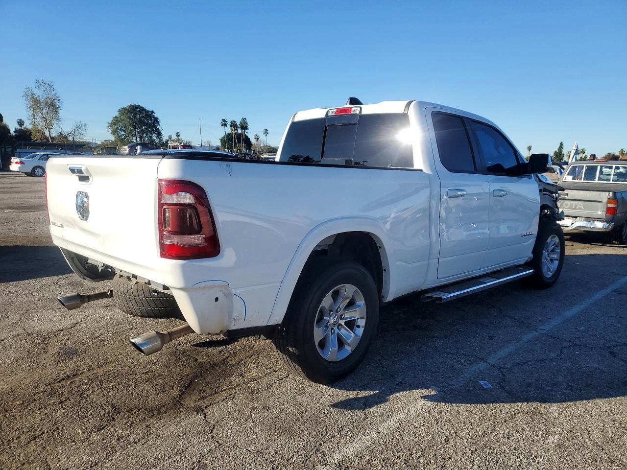 2020 Ram 1500 Laramie - Фото 3