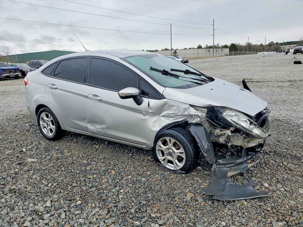 2015 Ford Fiesta Se - Фото 4