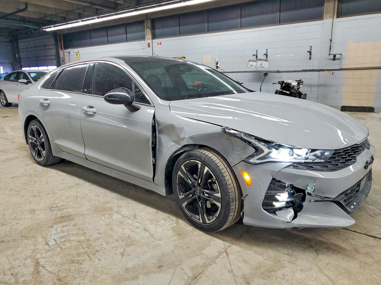 2022 Kia K5 - Фото 4