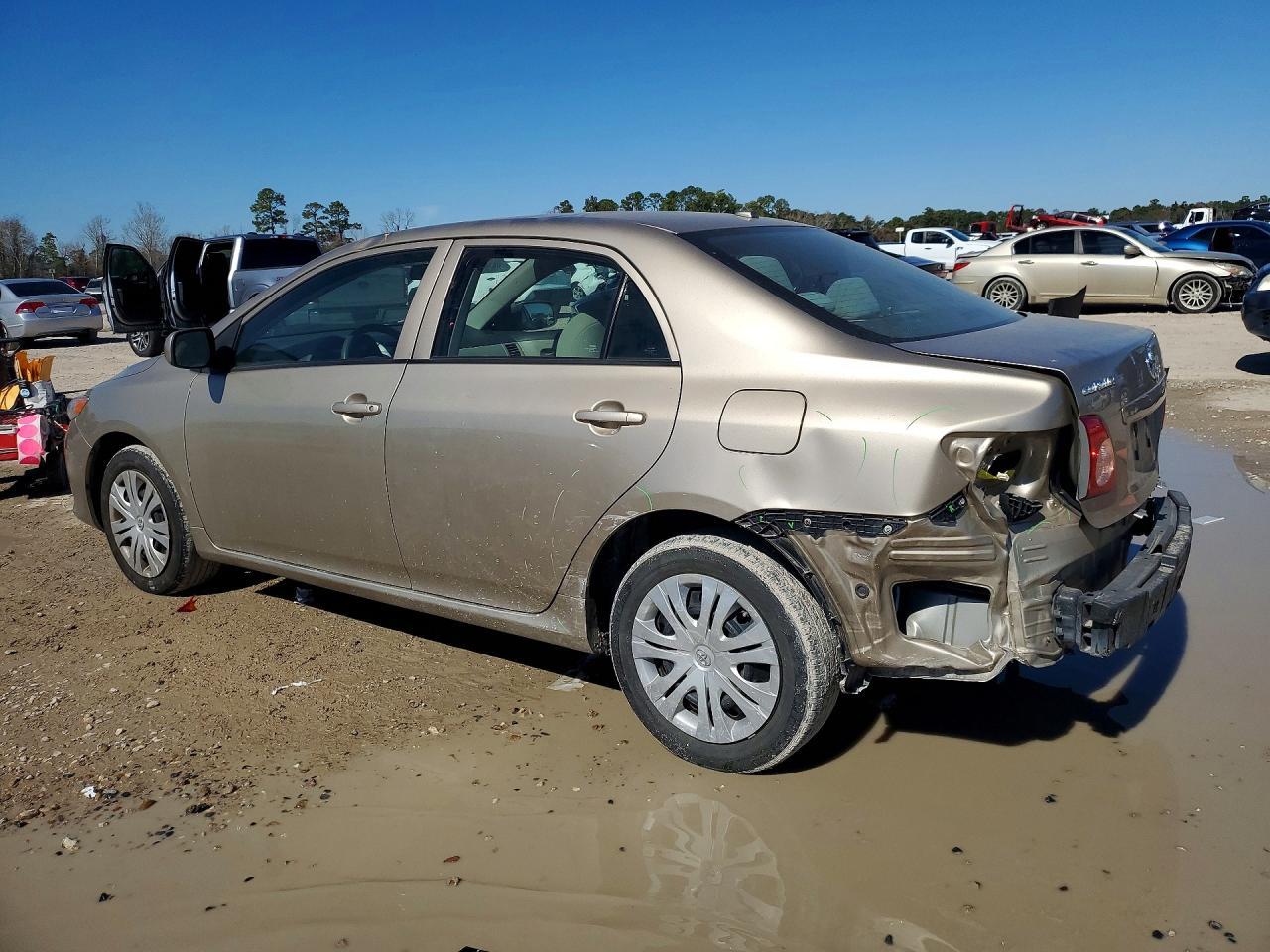 2010 Toyota Corolla - Фото 2