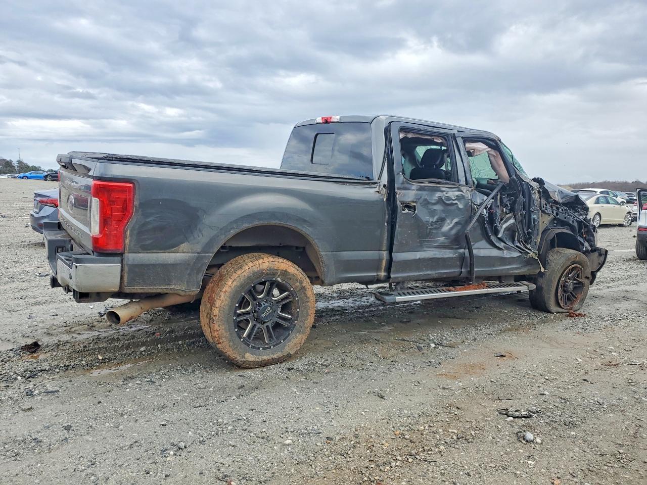 2018 Ford F250 Super Duty - Фото 3