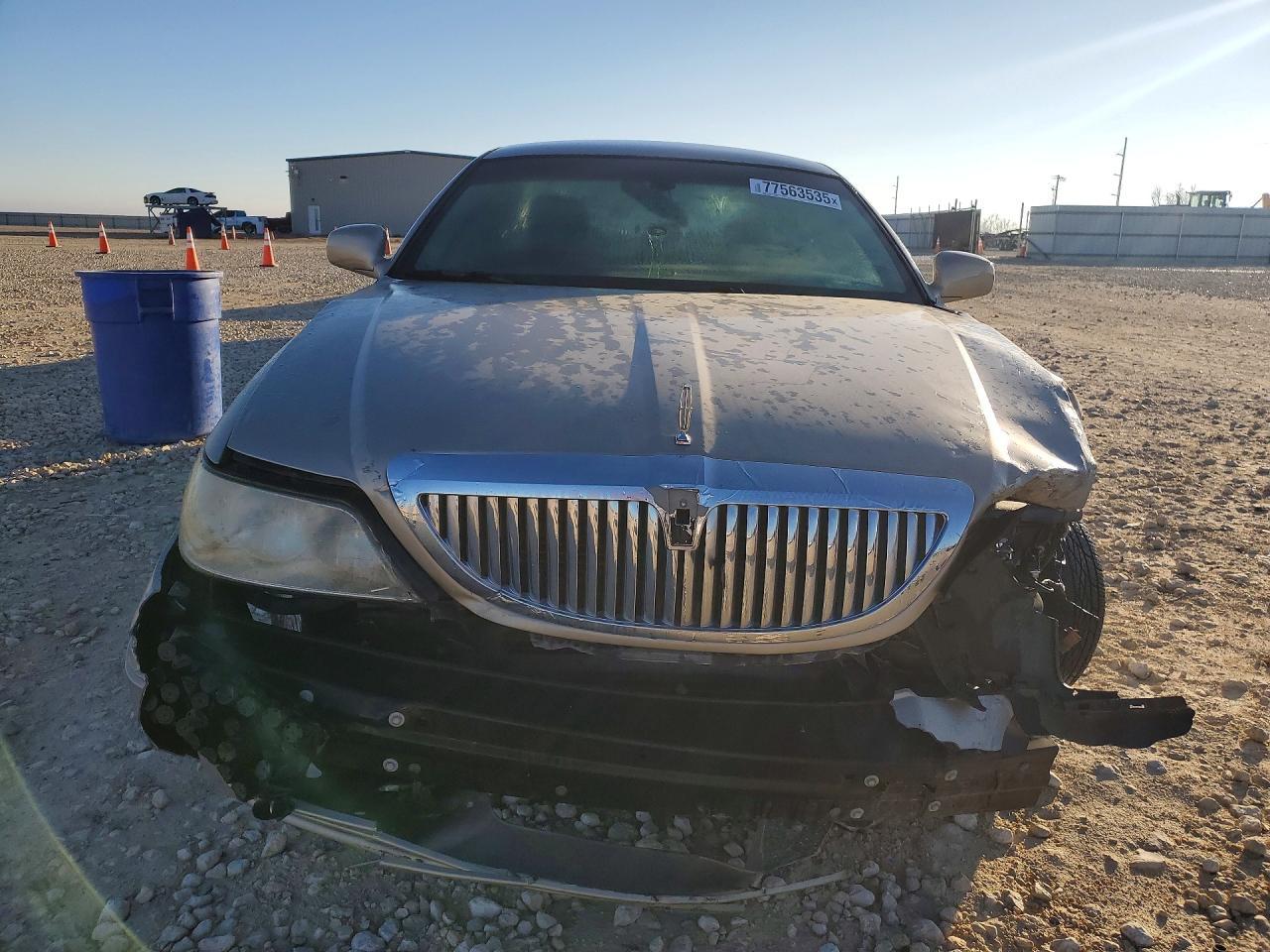2005 Lincoln Town Car Signature - Фото 5