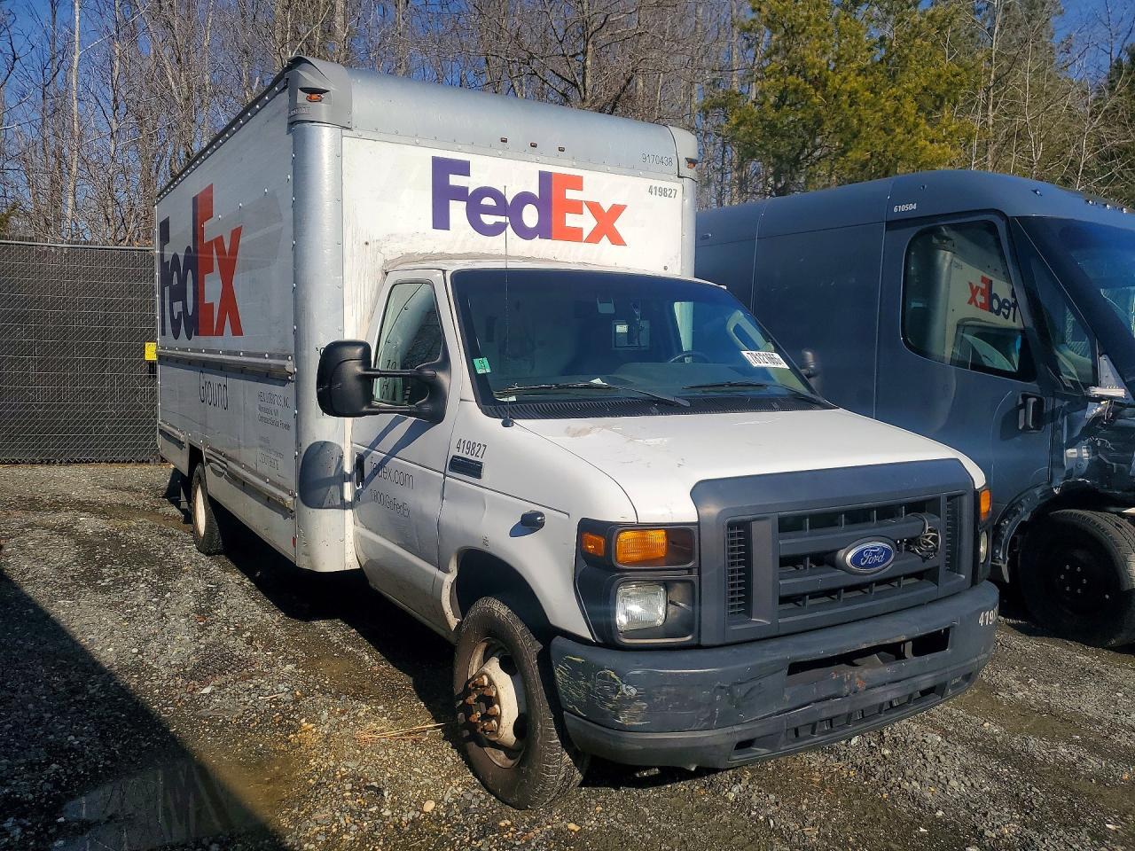 2015 Ford E350 Box Truck - Фото 4