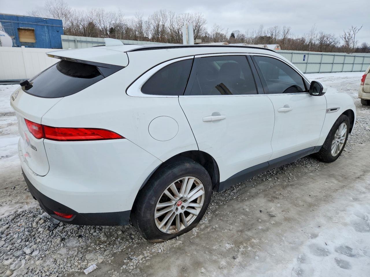 2017 Jaguar F-Pace Prestige - Image 3