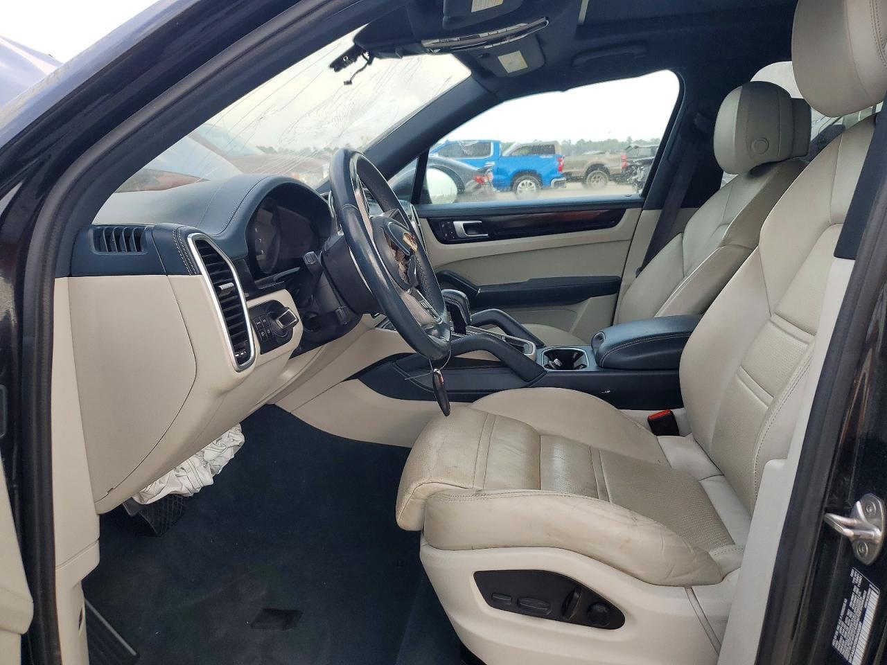 2022 Porsche Cayenne - Image 7