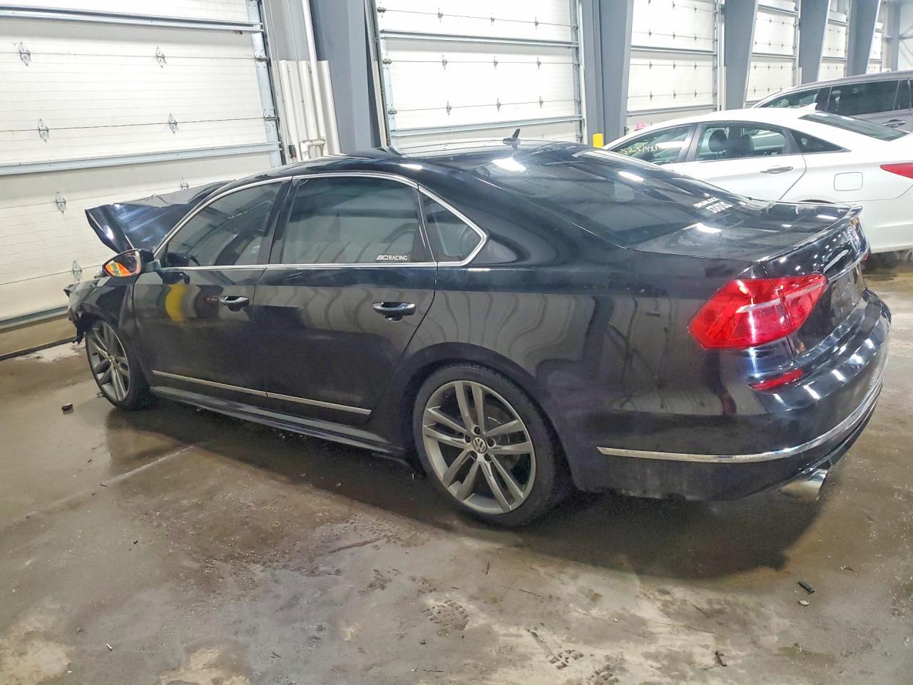 2016 Volkswagen Passat S - Фото 2
