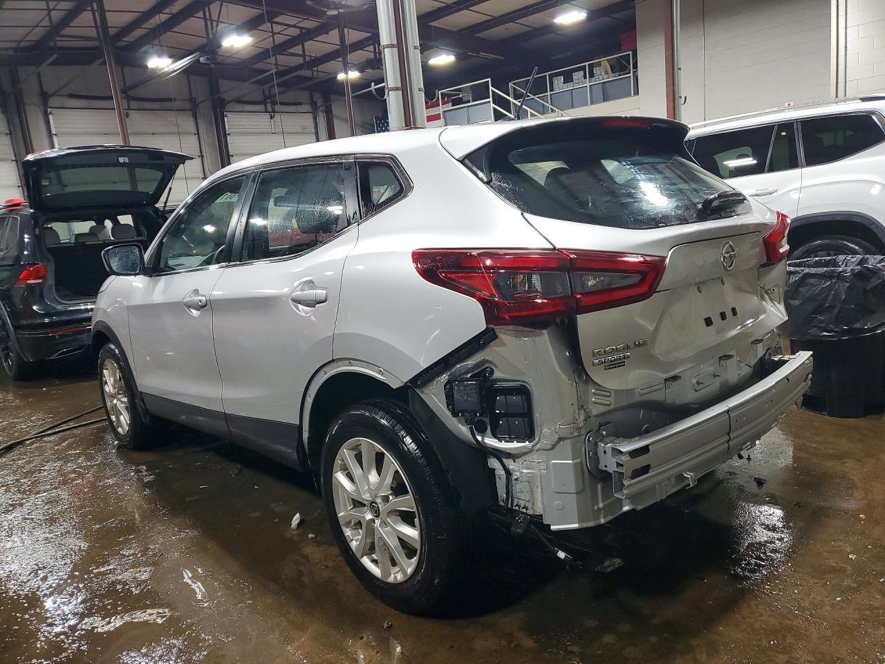 2021 Nissan Rogue Sport S - Фото 2