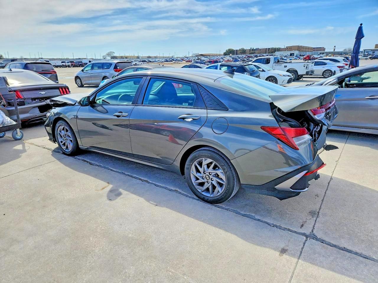 2024 Hyundai Elantra - Image 2
