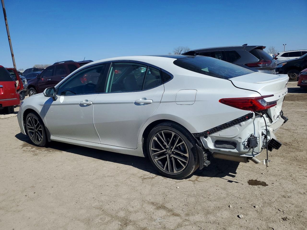 2025 Toyota Camry Xle - Фото 2