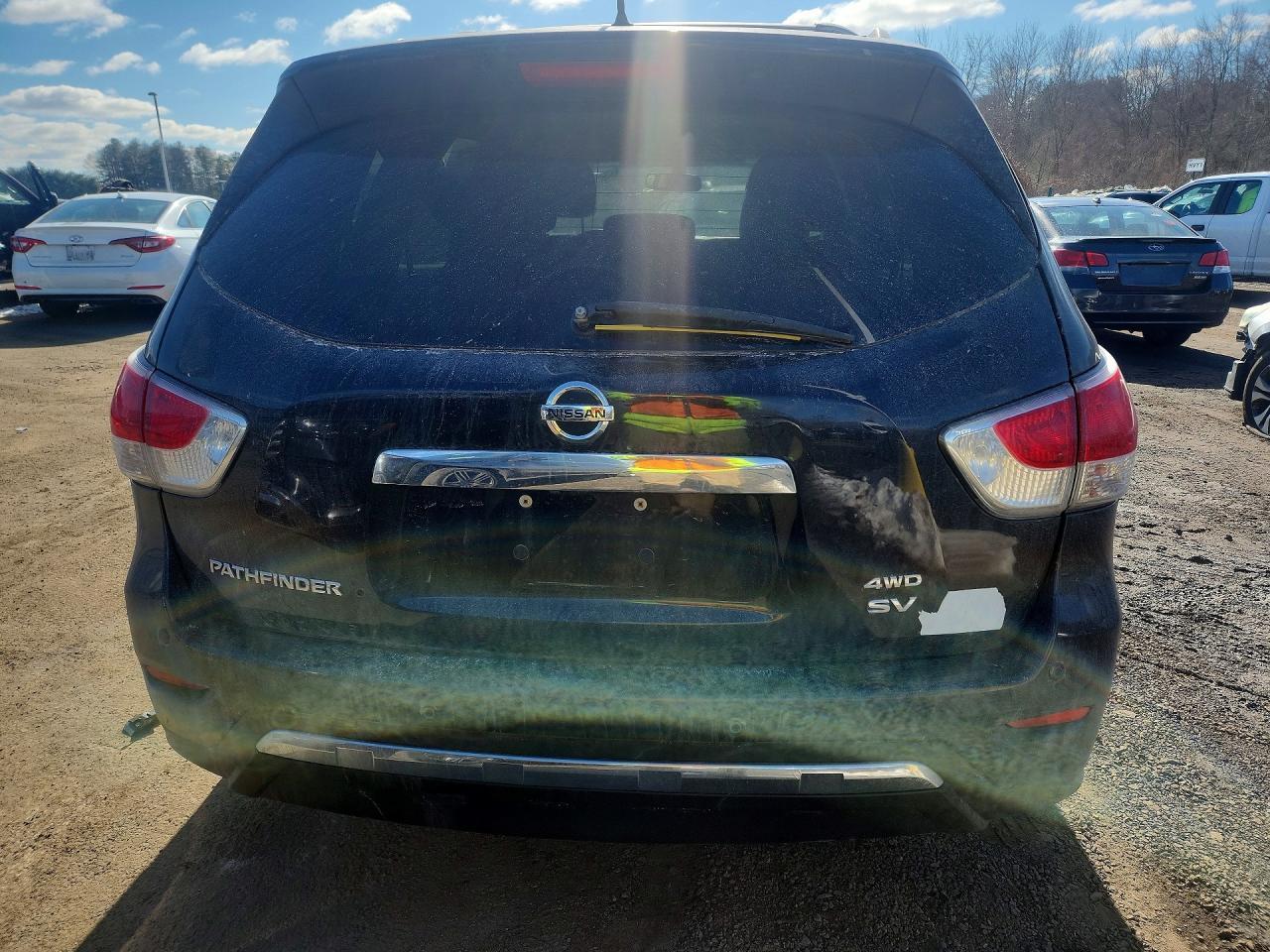 2016 Nissan Pathfinder S - Image 6