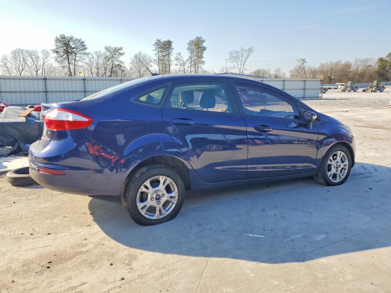 2016 Ford Fiesta Se - Фото 3