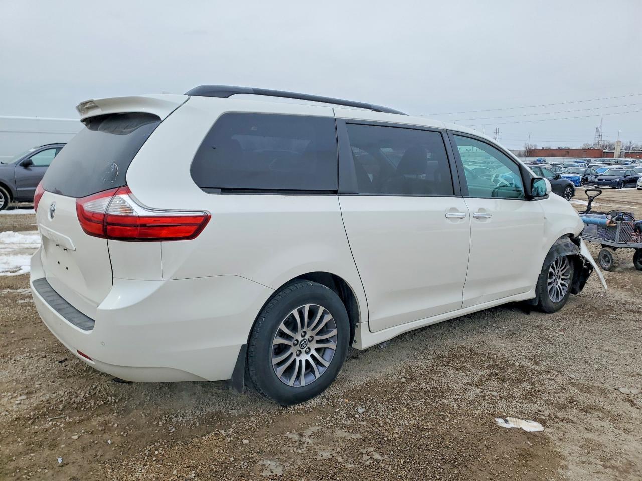 2019 Toyota Sienna Xle 8-Passenger - Фото 3