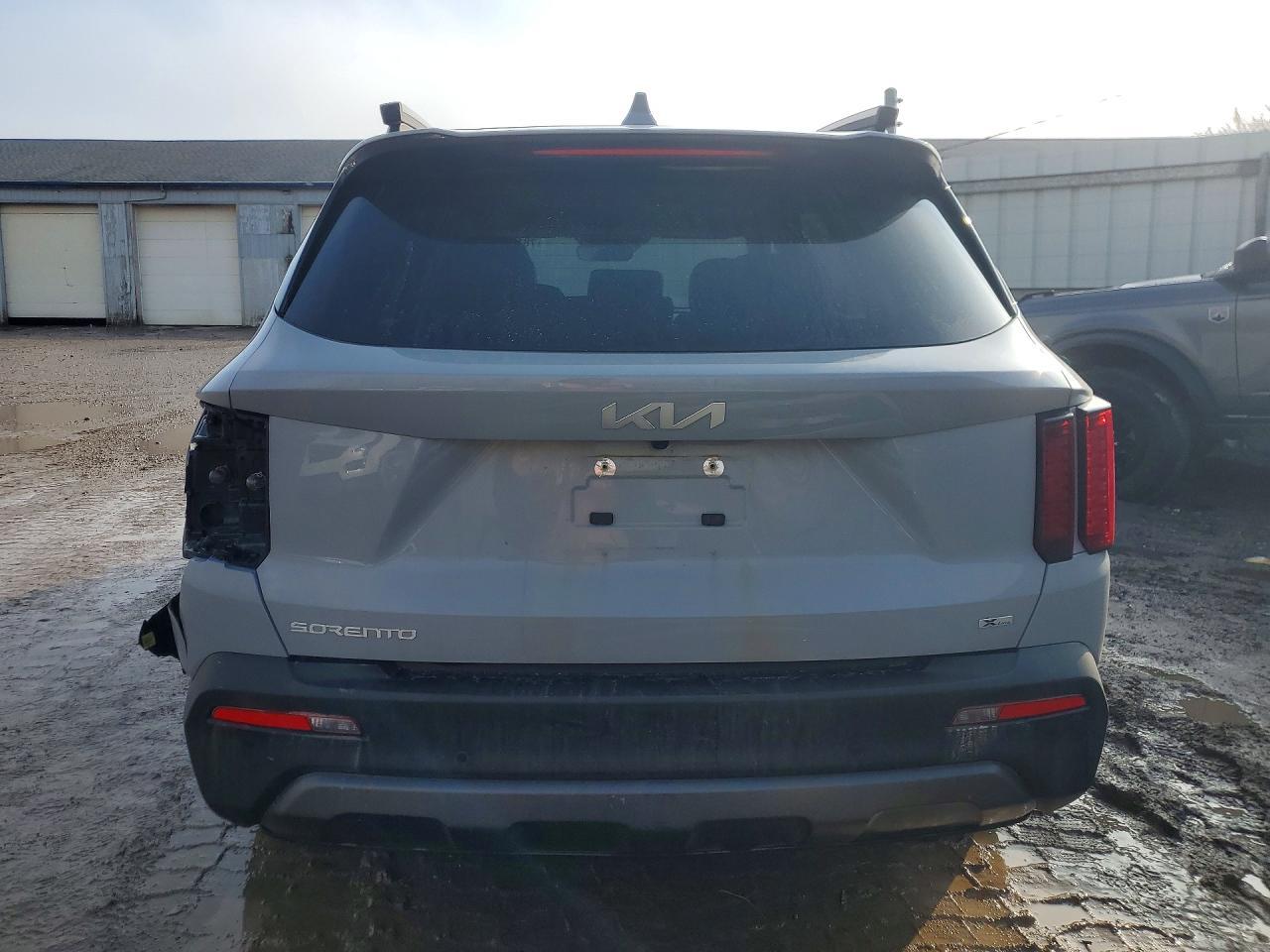 2023 Kia Sorento S - Image 6