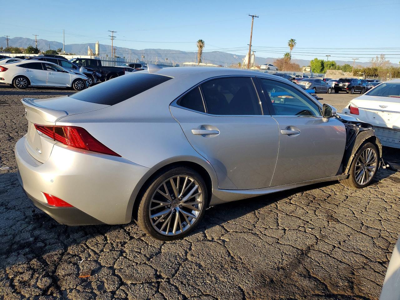 2018 Lexus Is 300 - Image 3